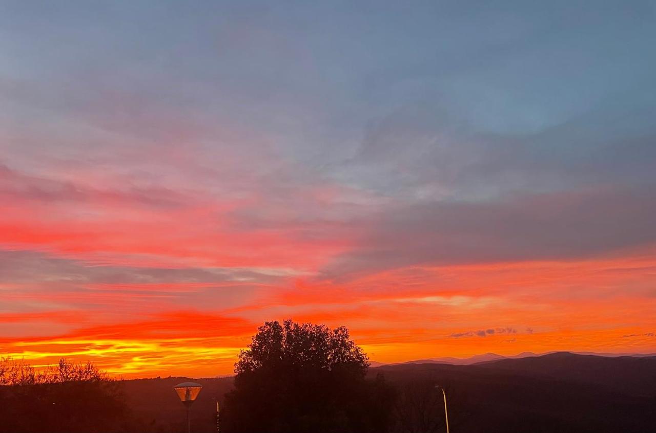 Il Tramonto Apartment Montalcino Luaran gambar